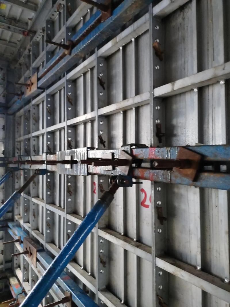 建筑工程中鋁模安裝技術(shù)在室內(nèi)外裝飾中的應(yīng)用與要點(diǎn)解析